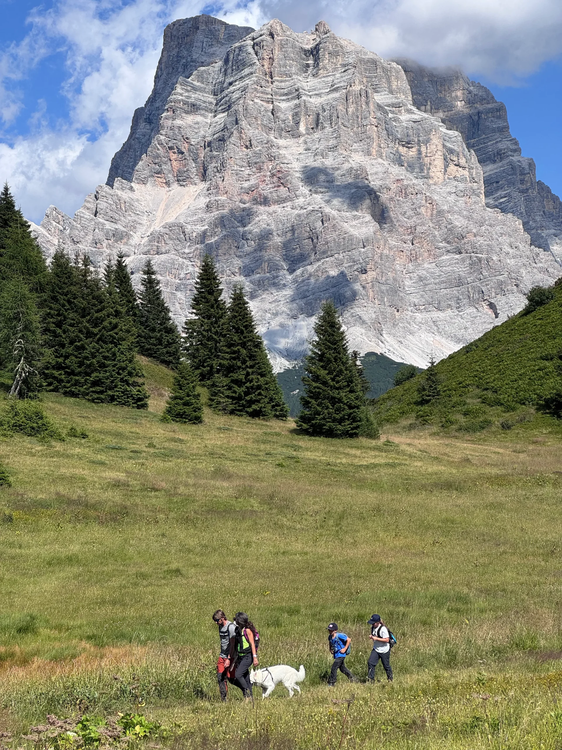 Tavolata all'aperto al termine di un'escursione